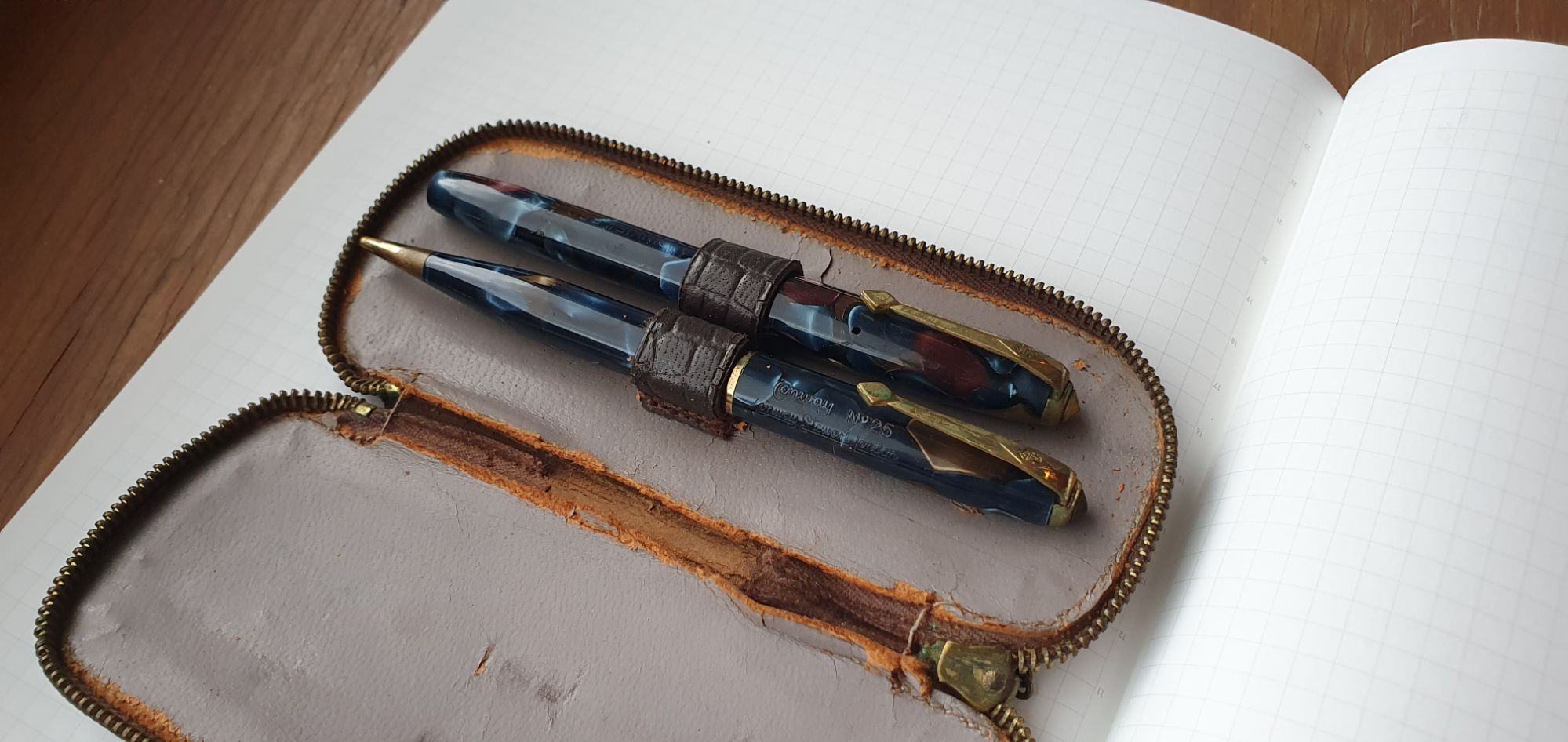 A vintage Conway Stewart “Dinkie” 550 gets a new sac. | Fountain