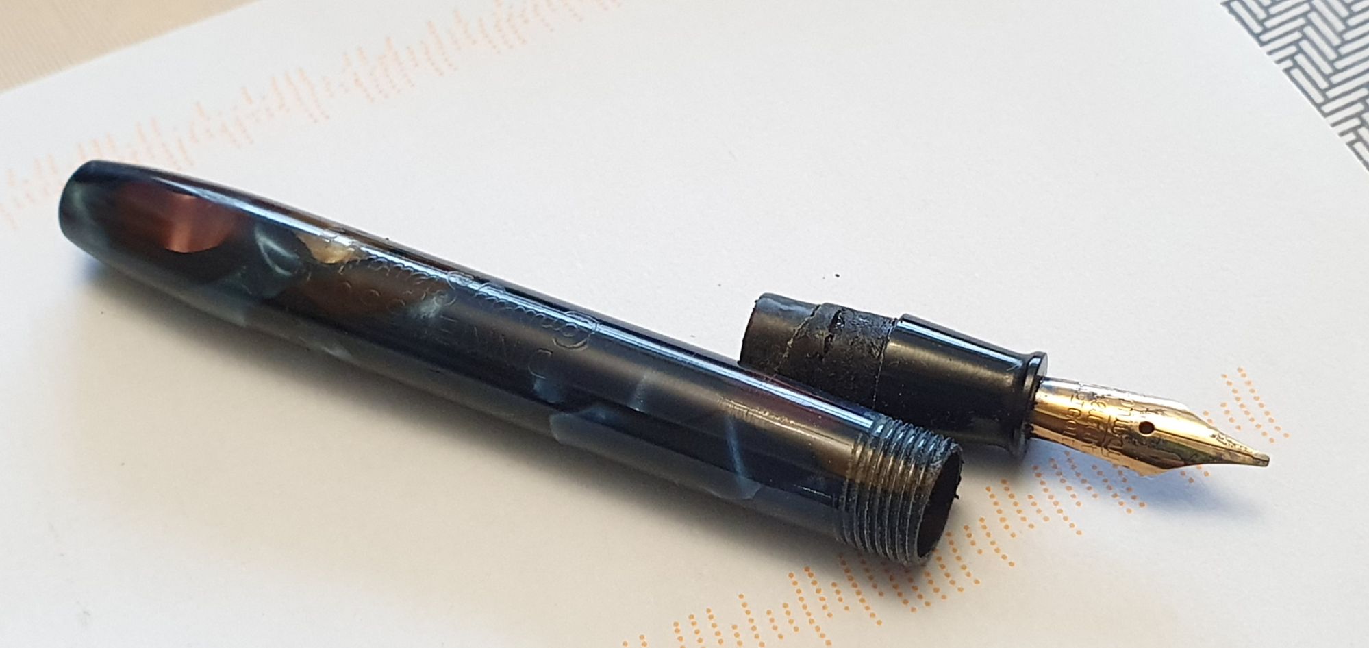 A vintage Conway Stewart “Dinkie” 550 gets a new sac. | Fountain